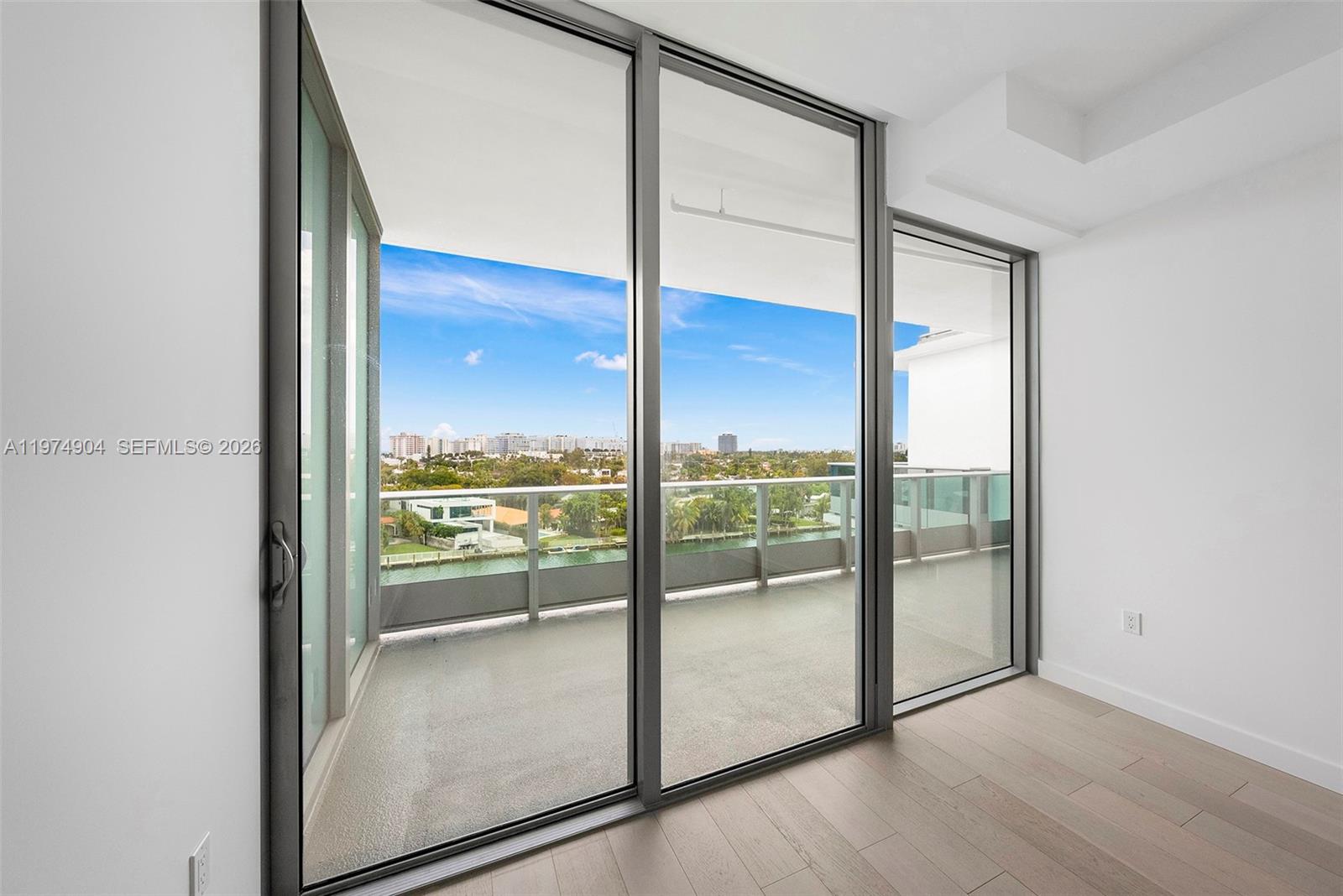 LA BAHIA - Residential