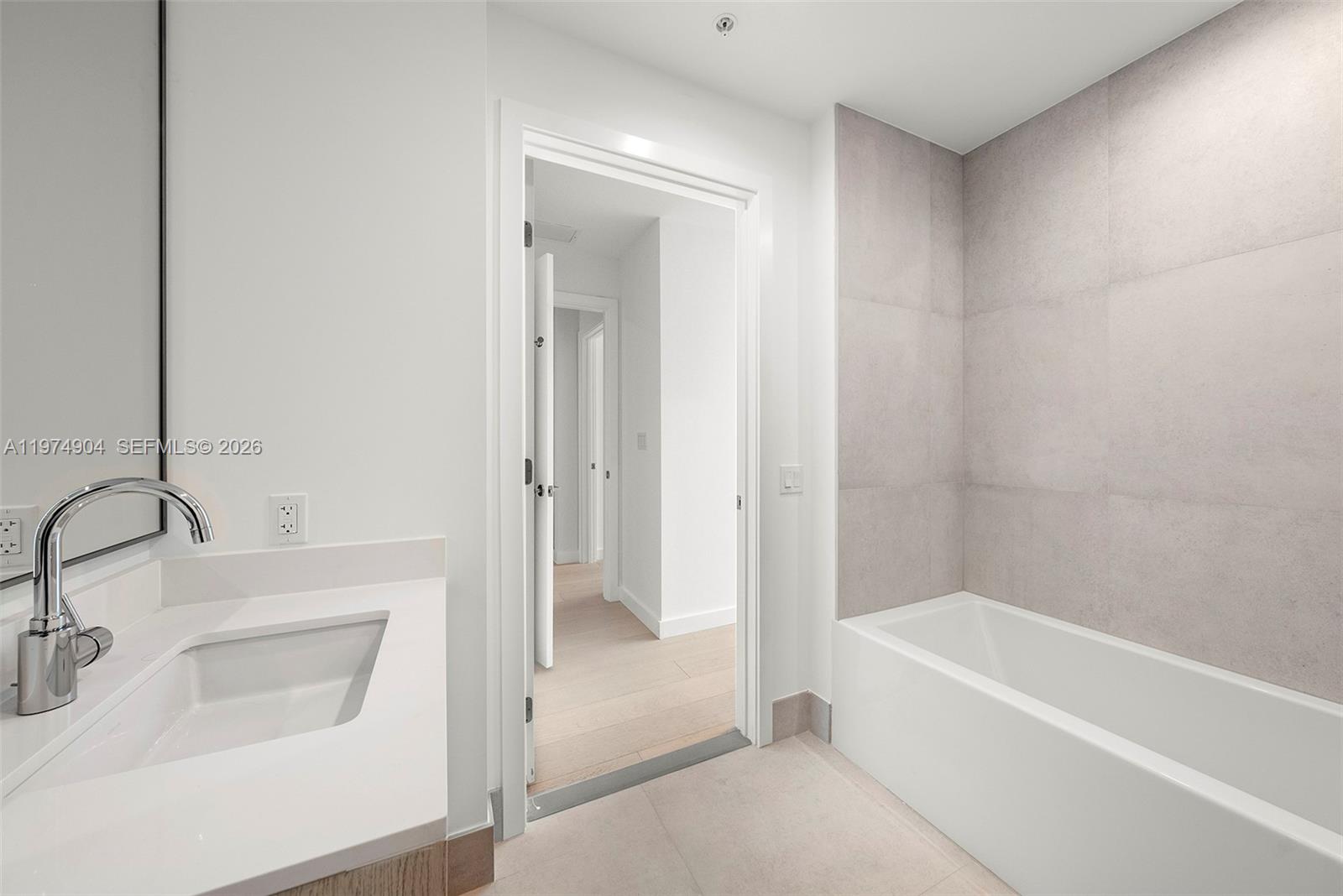 LA BAHIA - Residential