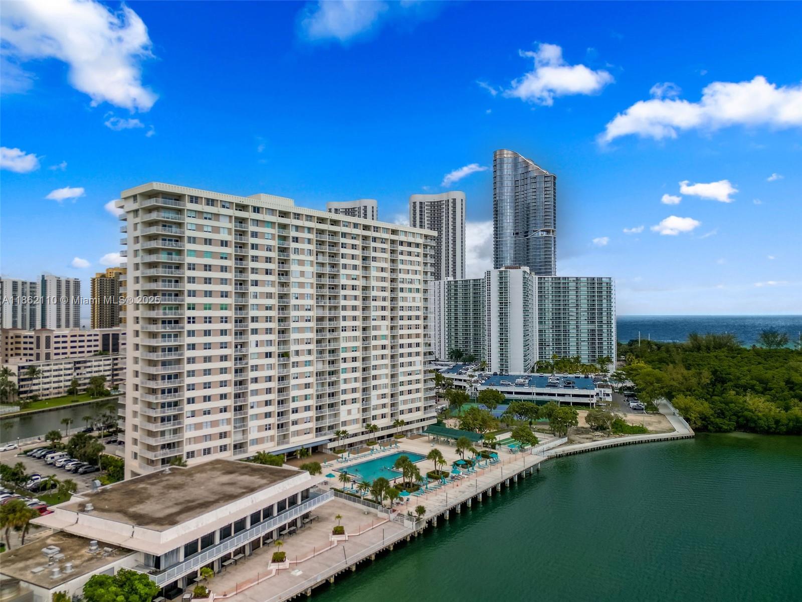 300 Bayview Dr 807