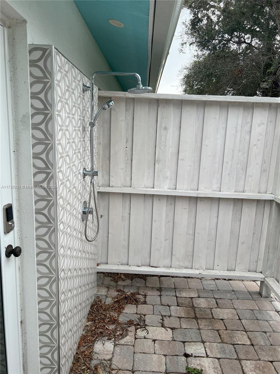 RESUBDIVISION OF 9/10-37- - Residential