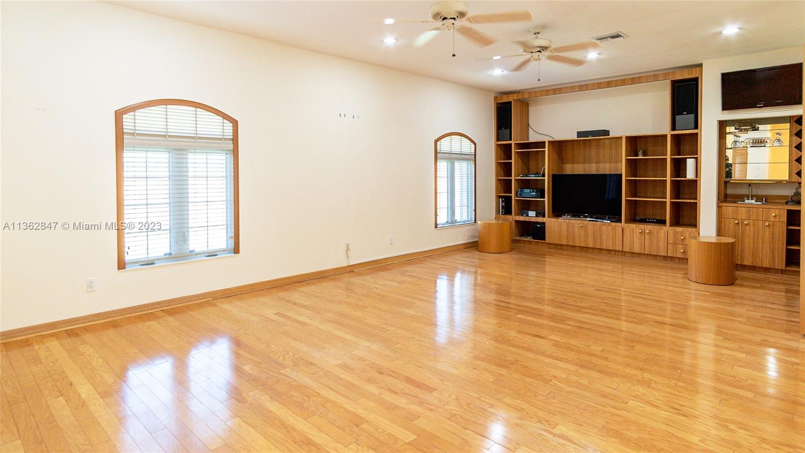 PINE NEEDLE MANORS - Residential