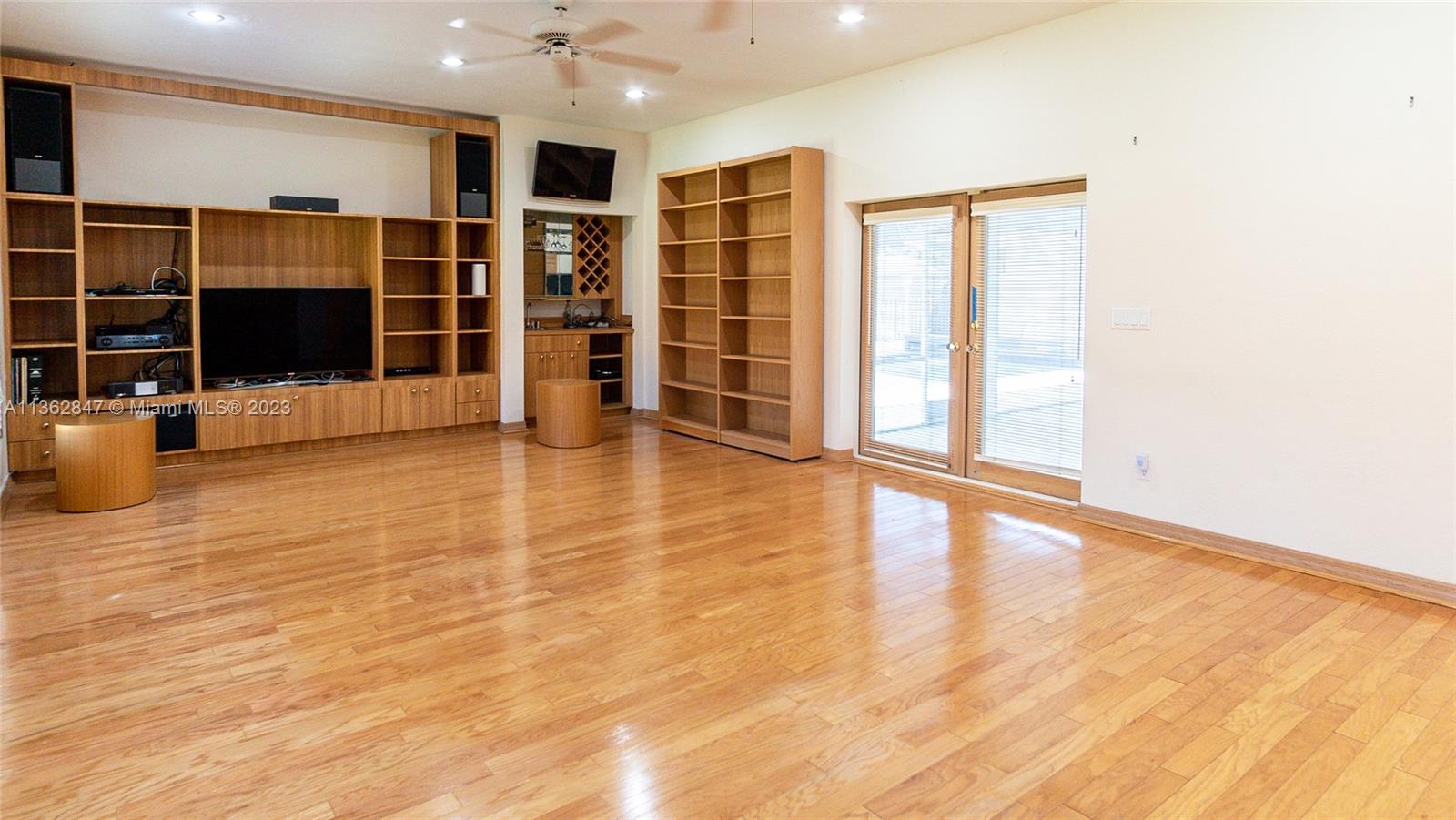 PINE NEEDLE MANORS - Residential