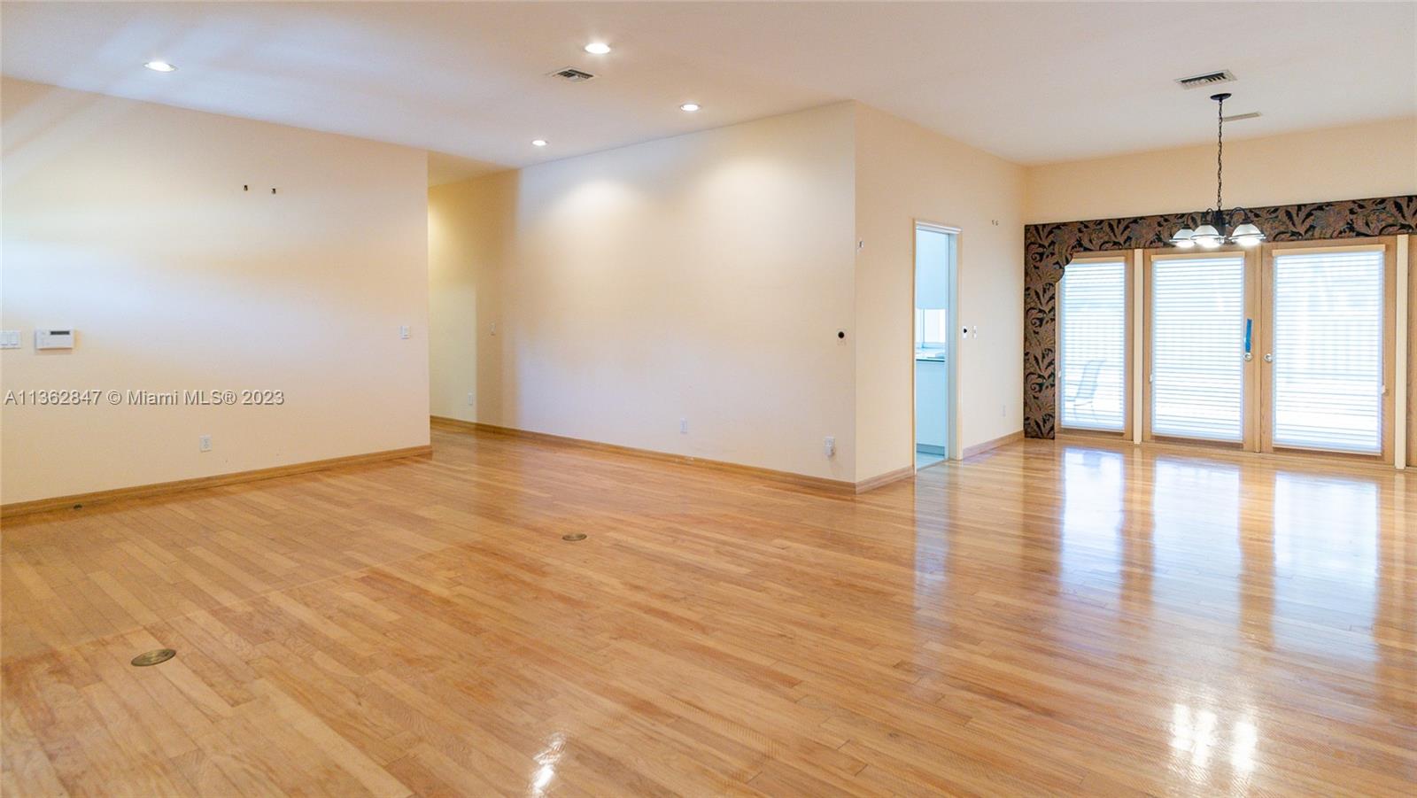 PINE NEEDLE MANORS - Residential