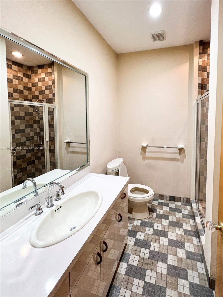 PINE NEEDLE MANORS - Residential