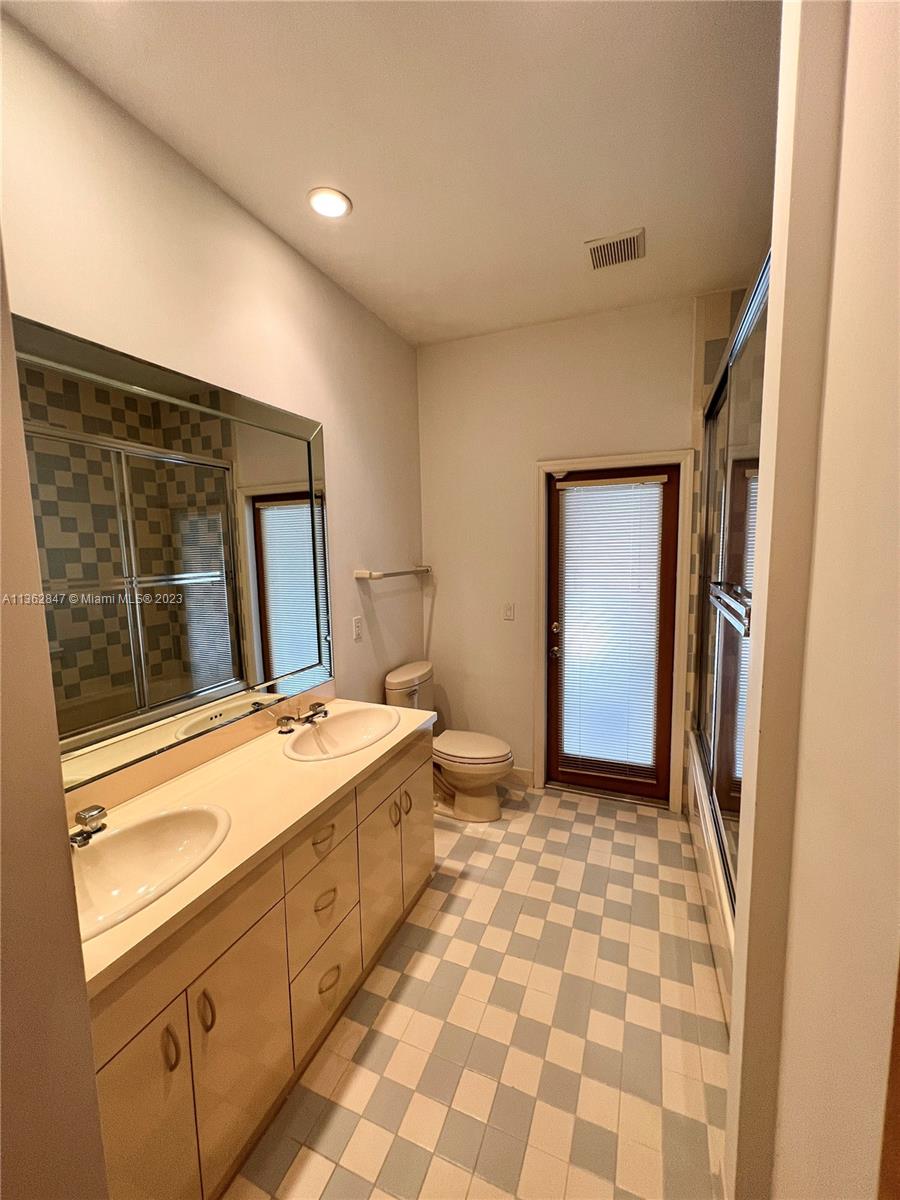 PINE NEEDLE MANORS - Residential