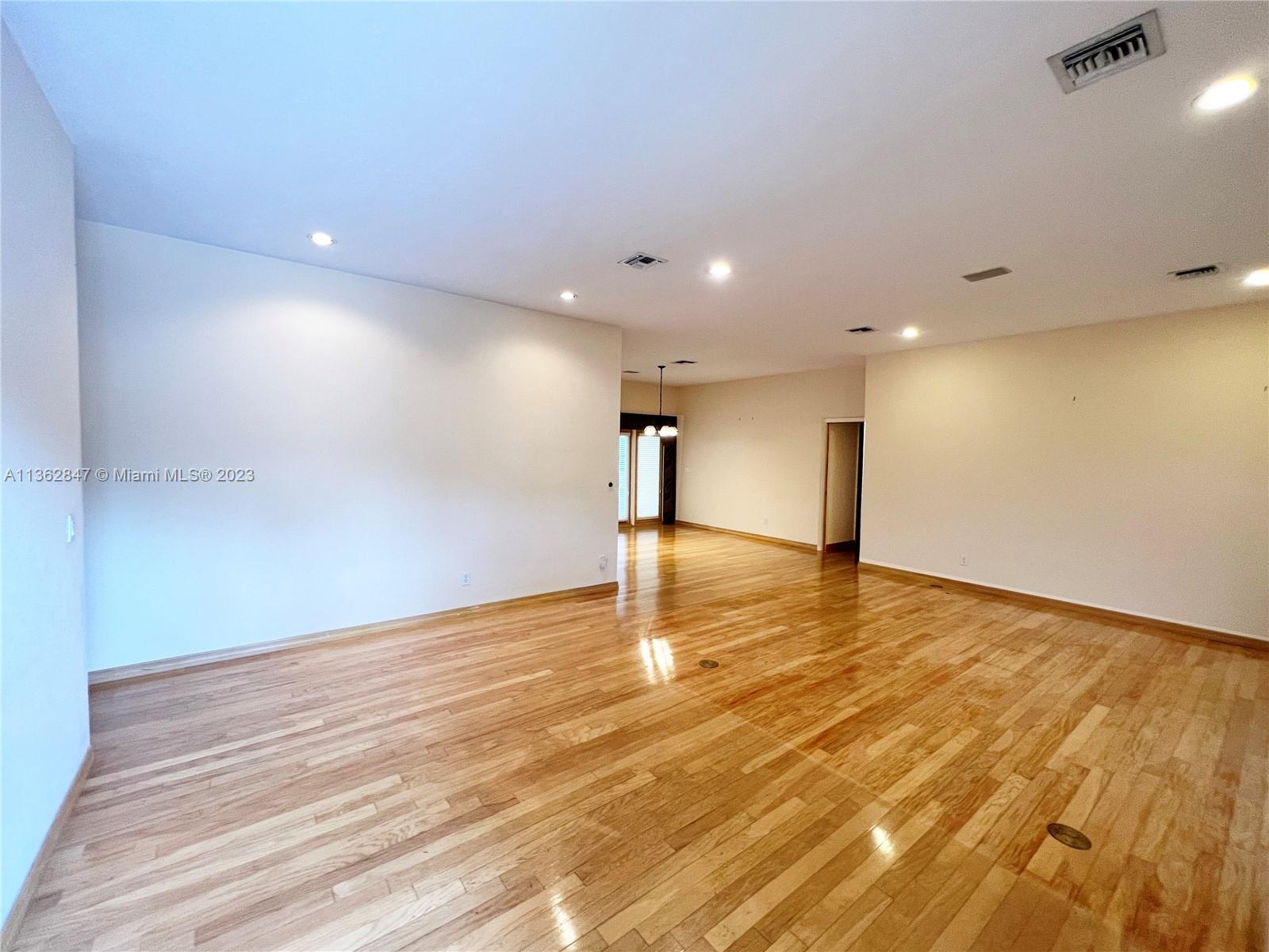 PINE NEEDLE MANORS - Residential