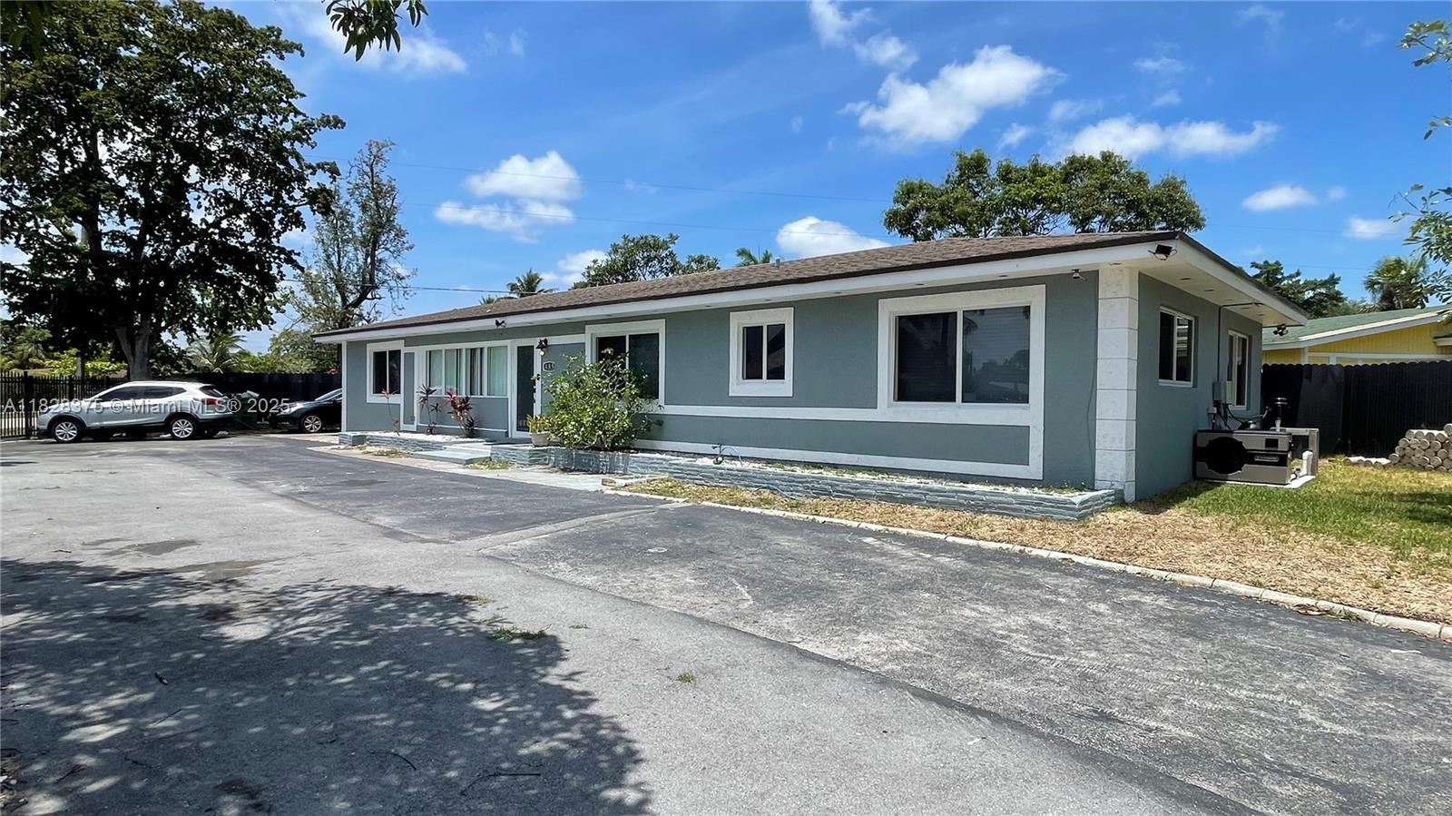 499 W Melrose Cir