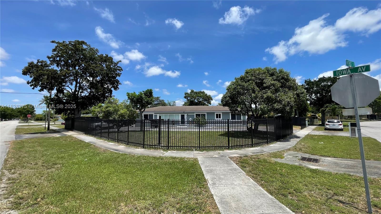 499 W Melrose Cir