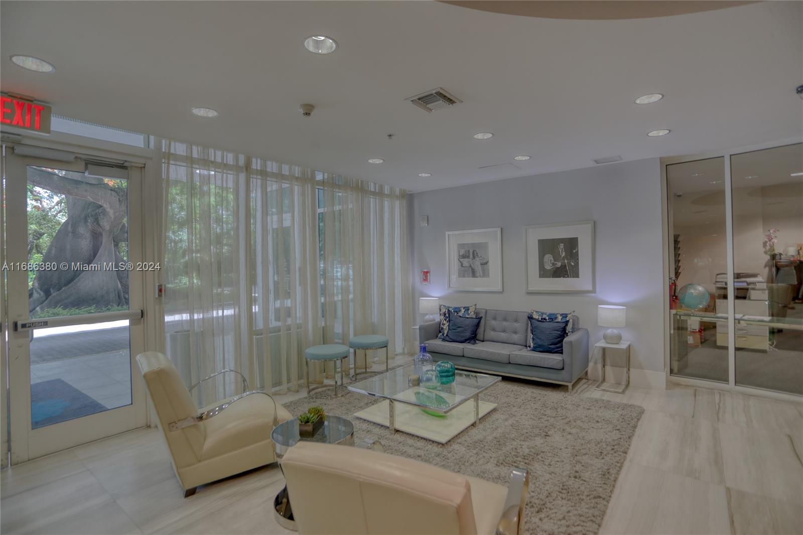 TERRAZAS RIVERPARK VILLAG - Residential Lease