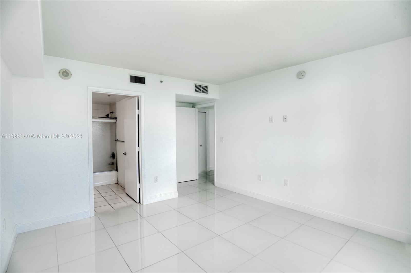 TERRAZAS RIVERPARK VILLAG - Residential Lease