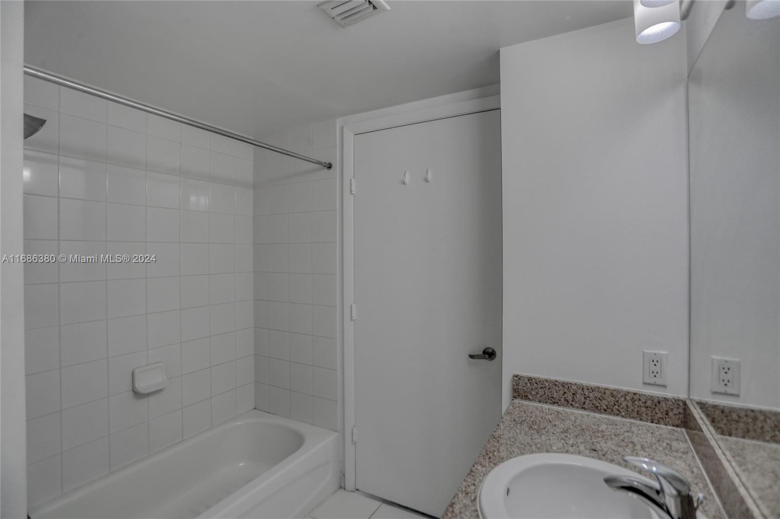 TERRAZAS RIVERPARK VILLAG - Residential Lease