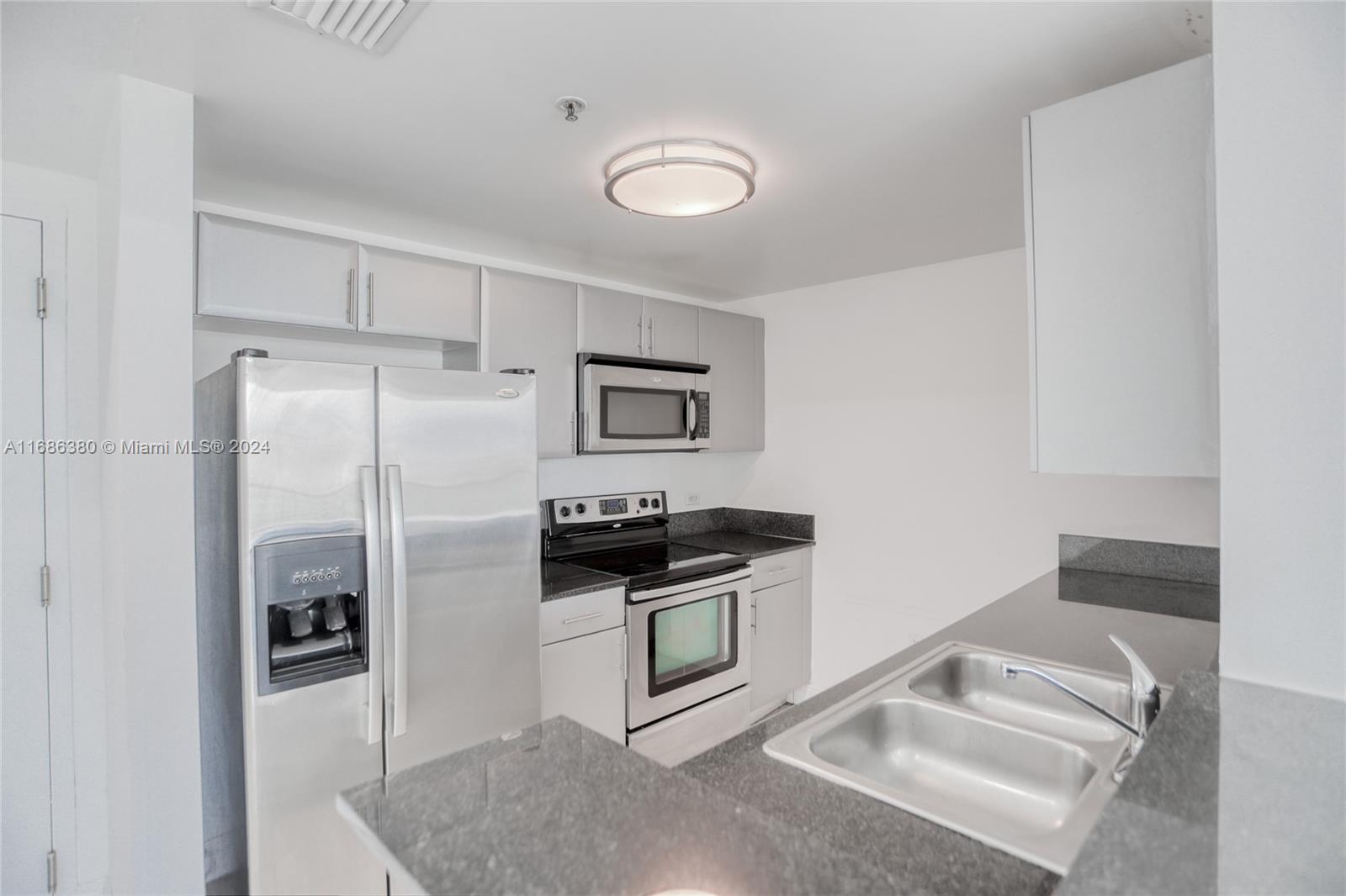 TERRAZAS RIVERPARK VILLAG - Residential Lease