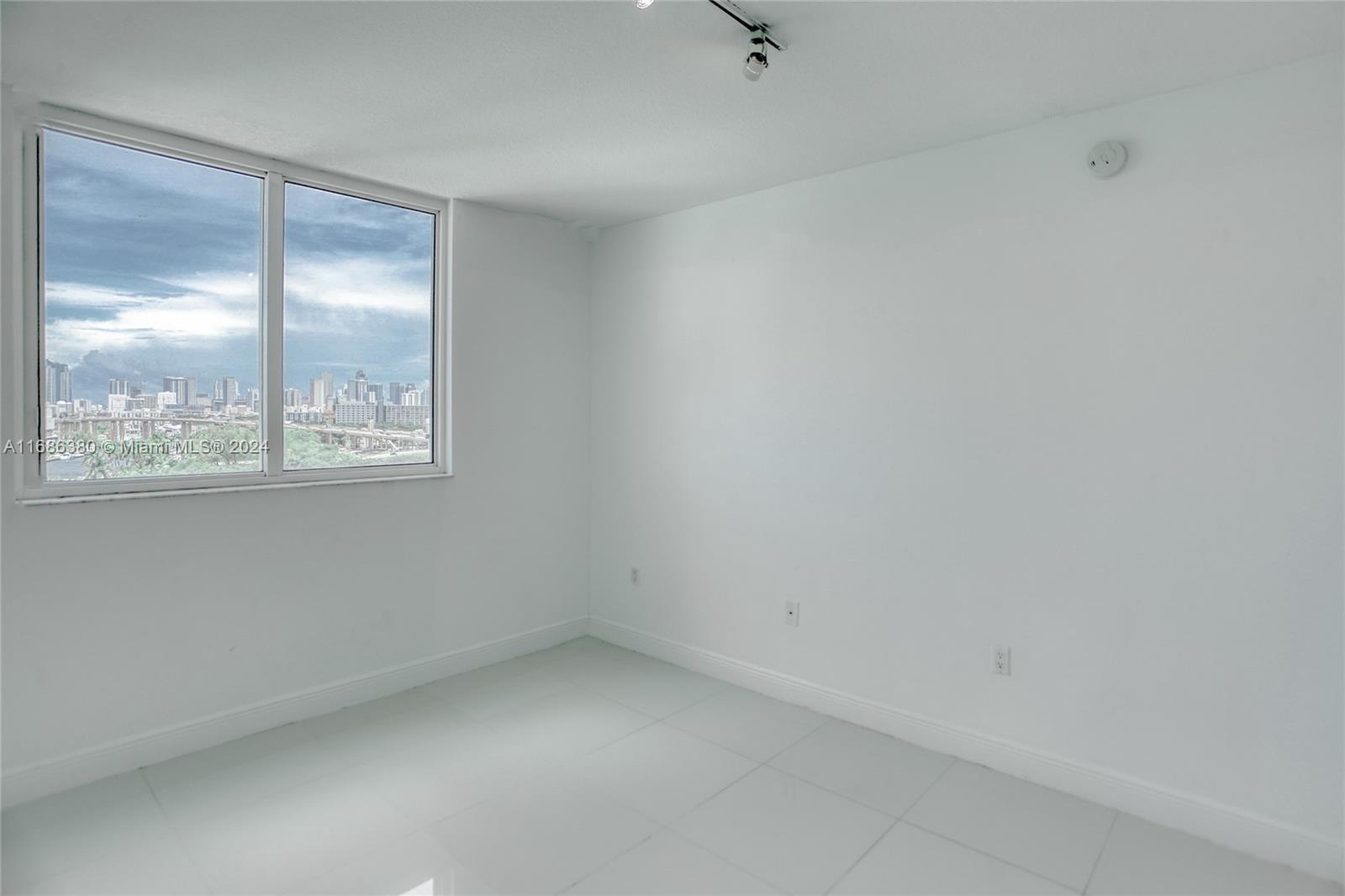 TERRAZAS RIVERPARK VILLAG - Residential Lease