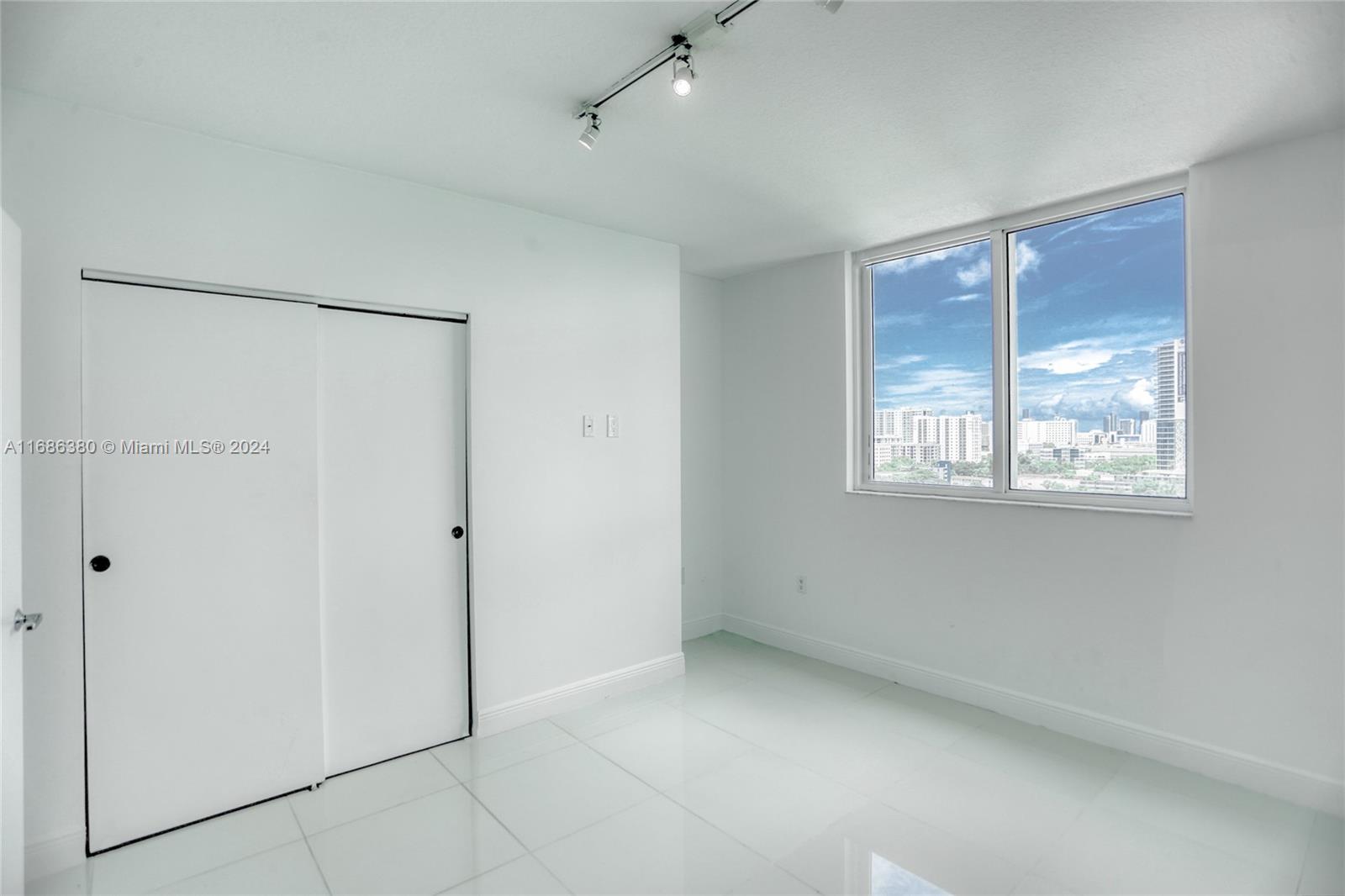 TERRAZAS RIVERPARK VILLAG - Residential Lease