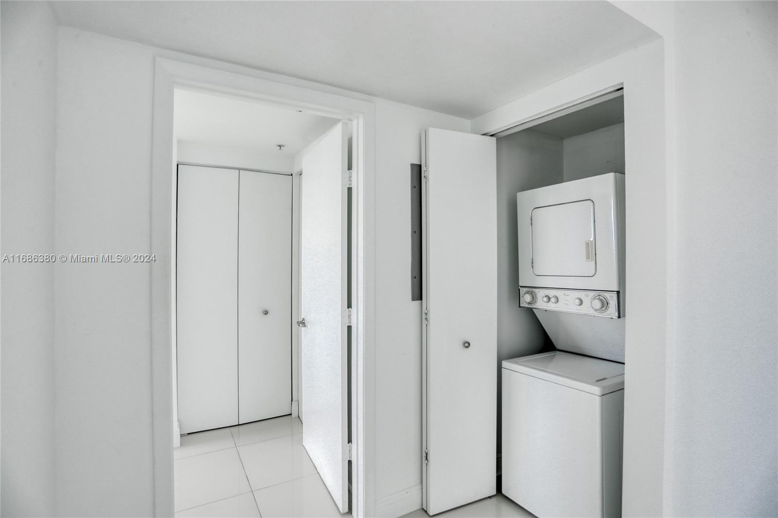 TERRAZAS RIVERPARK VILLAG - Residential Lease