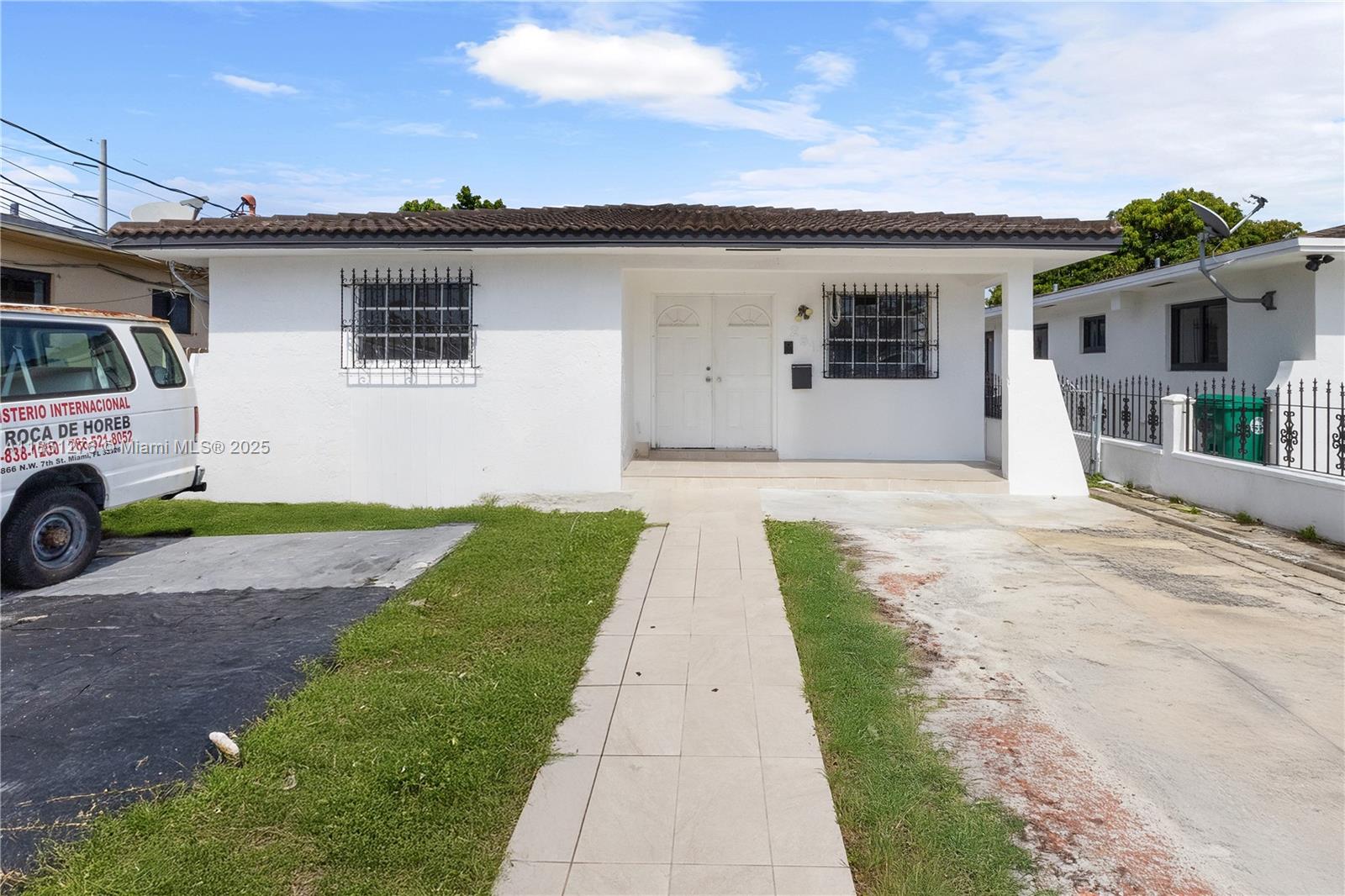This one story residence features a spacious layout with tile flooring throughout , stainless steel appliances, and ample natural light.A driveway with space for multiple vehicles . Located minutes from major highways, Coral Gables, shopping, restaurants. No HOA - perfect for first- time buyers or investors.