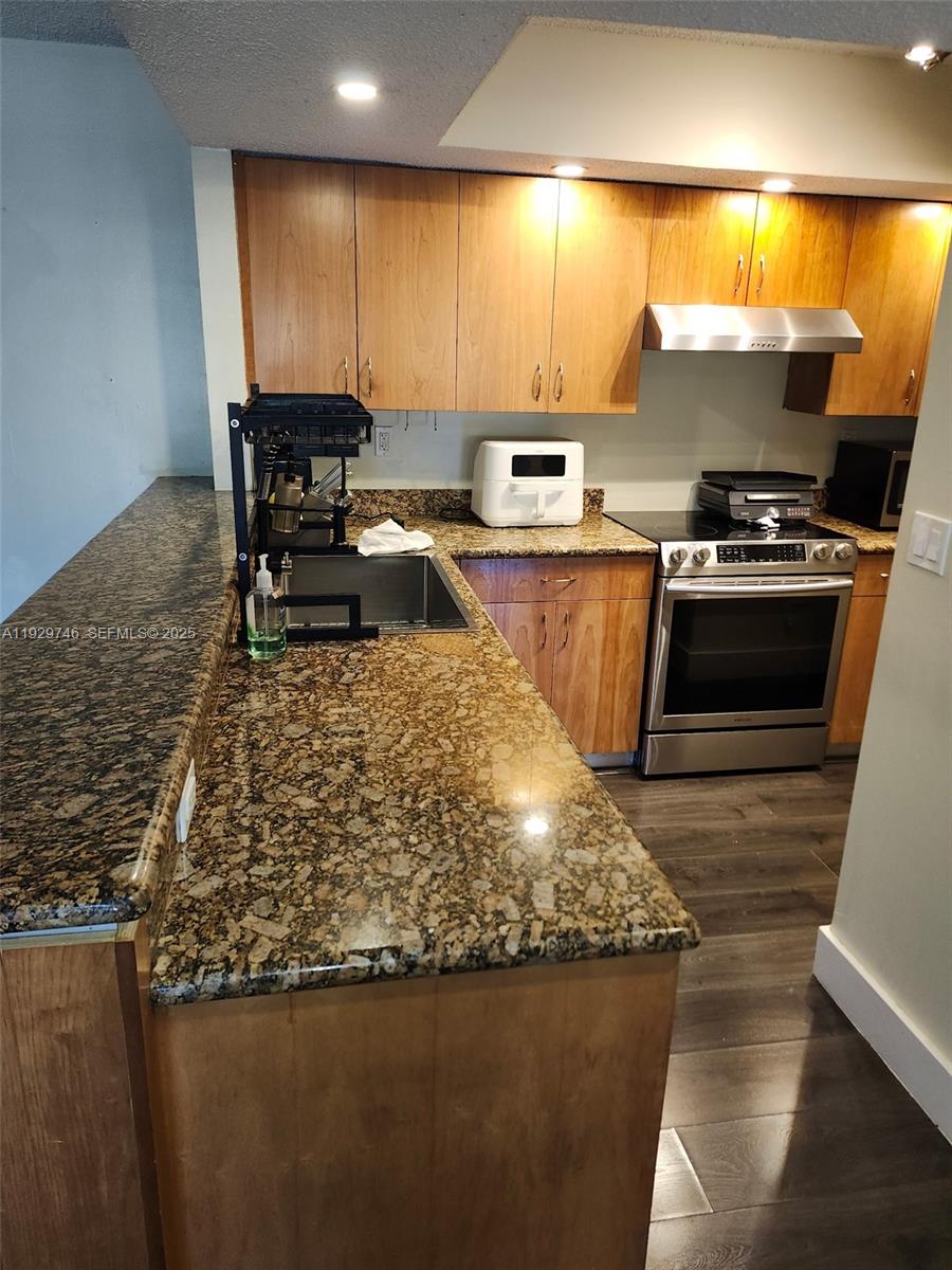 LE CLUB AT OLD CUTLER CON - Residential