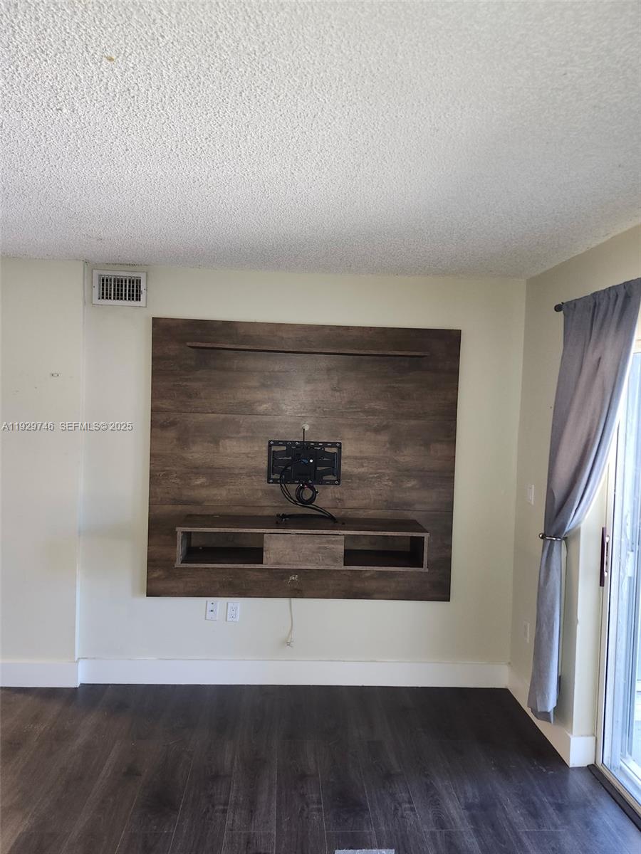 LE CLUB AT OLD CUTLER CON - Residential