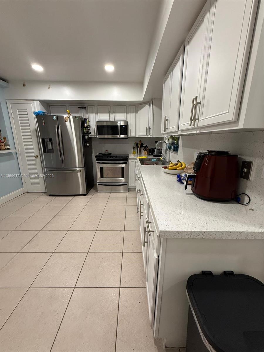 BROADVIEW COUNTRY CLUB - Residential