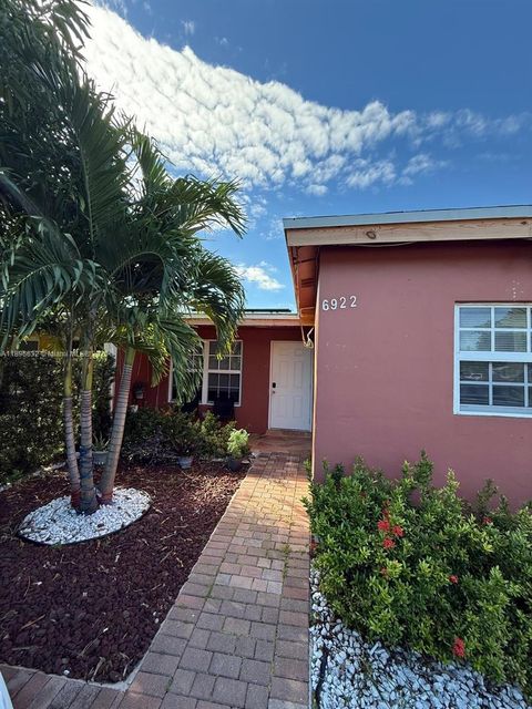 6922 SW 18th Ct North Lauderdale FL 33068
