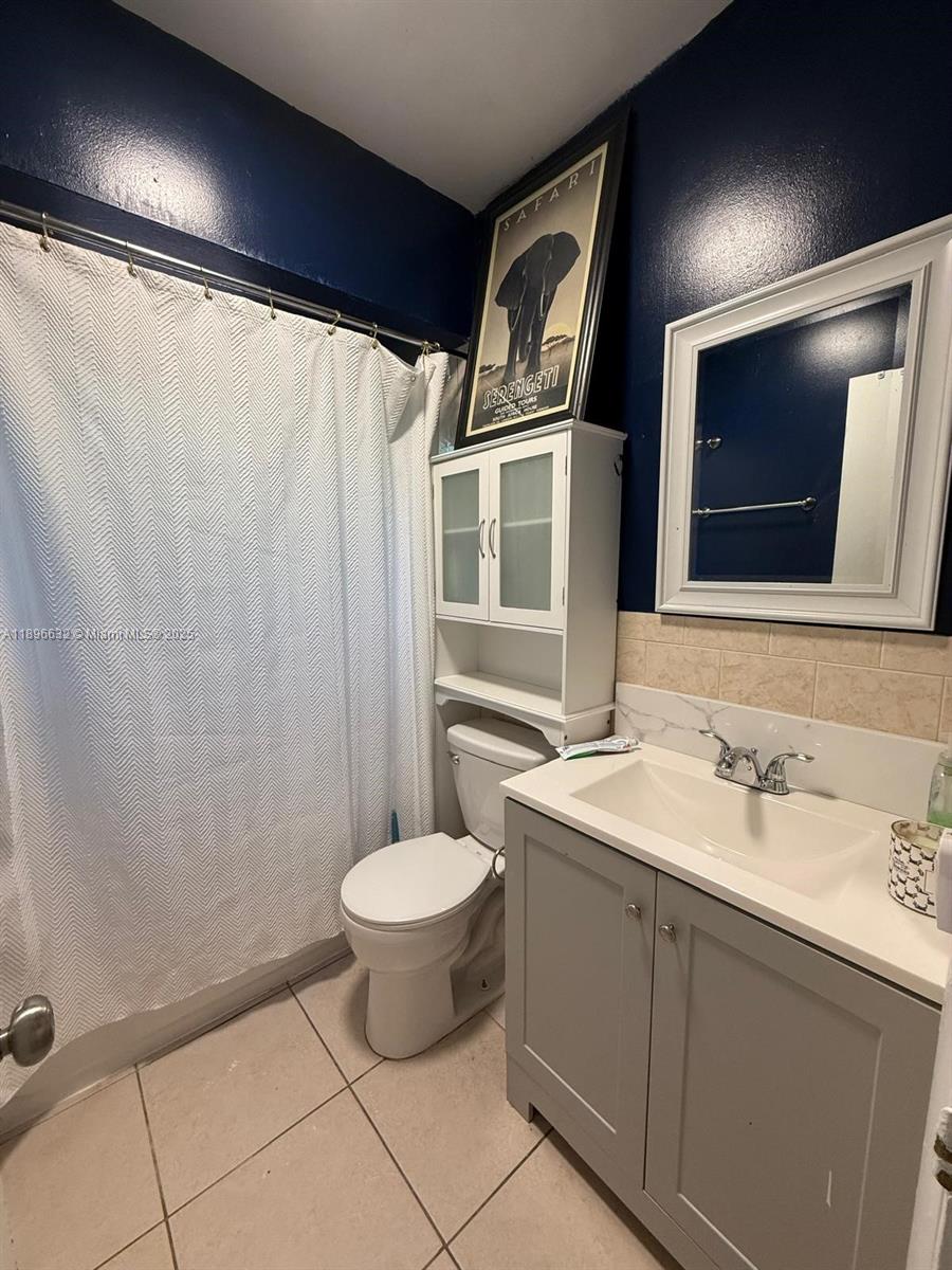 BROADVIEW COUNTRY CLUB - Residential