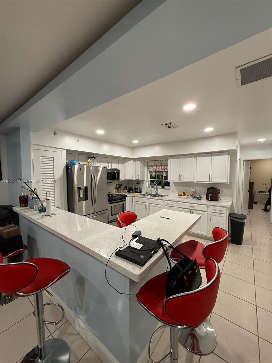 BROADVIEW COUNTRY CLUB - Residential