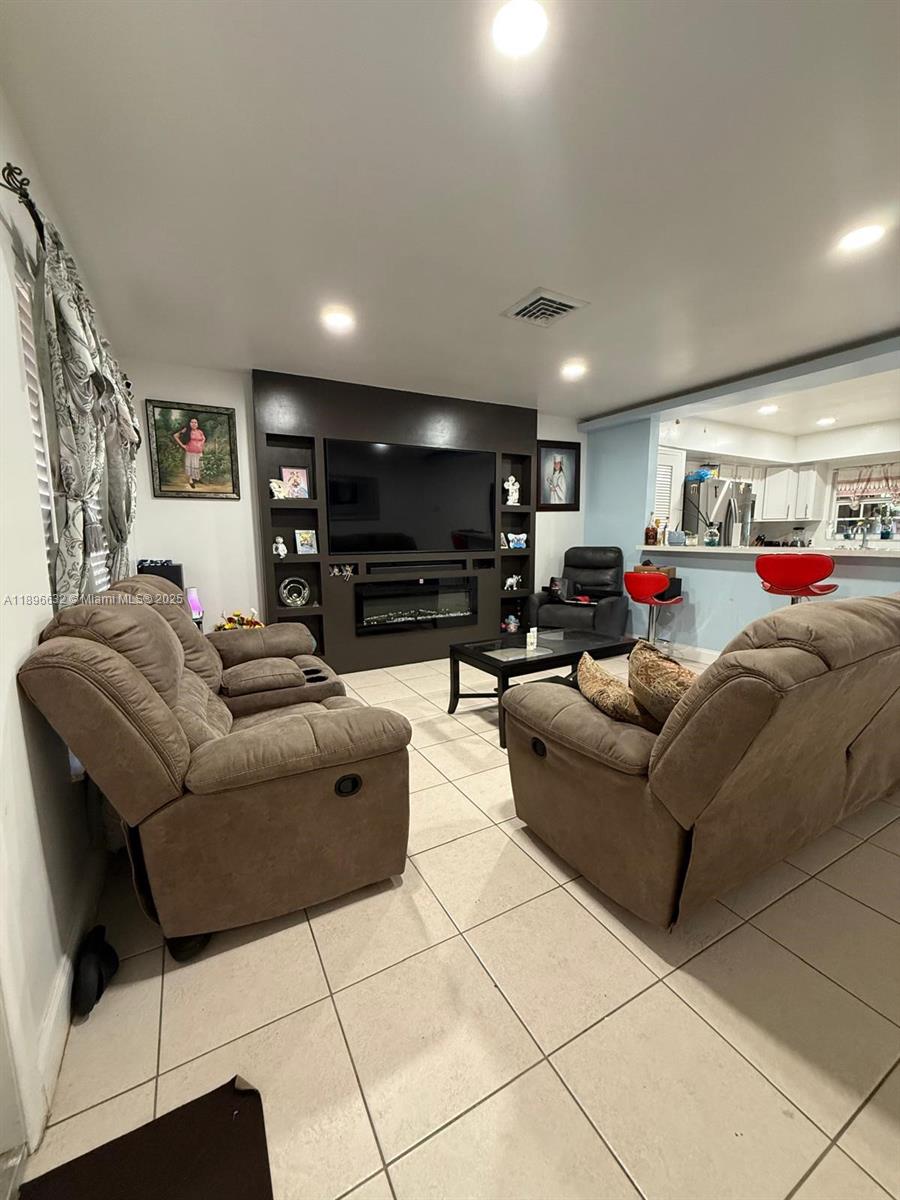 BROADVIEW COUNTRY CLUB - Residential