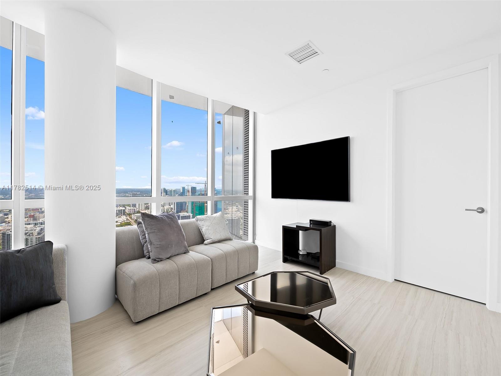 PARAMOUNT MIAMI WORLDCENT - Residential
