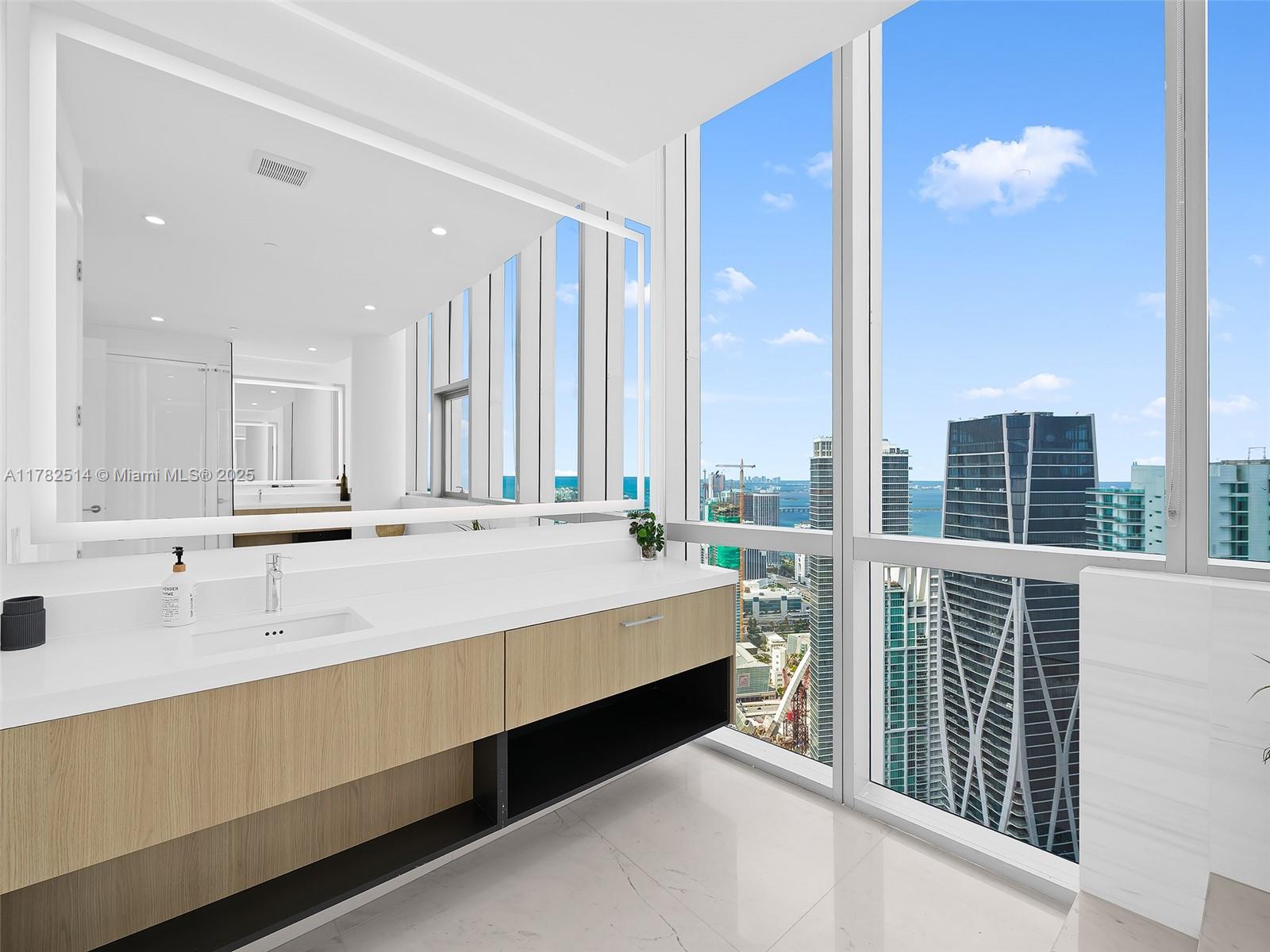 PARAMOUNT MIAMI WORLDCENT - Residential
