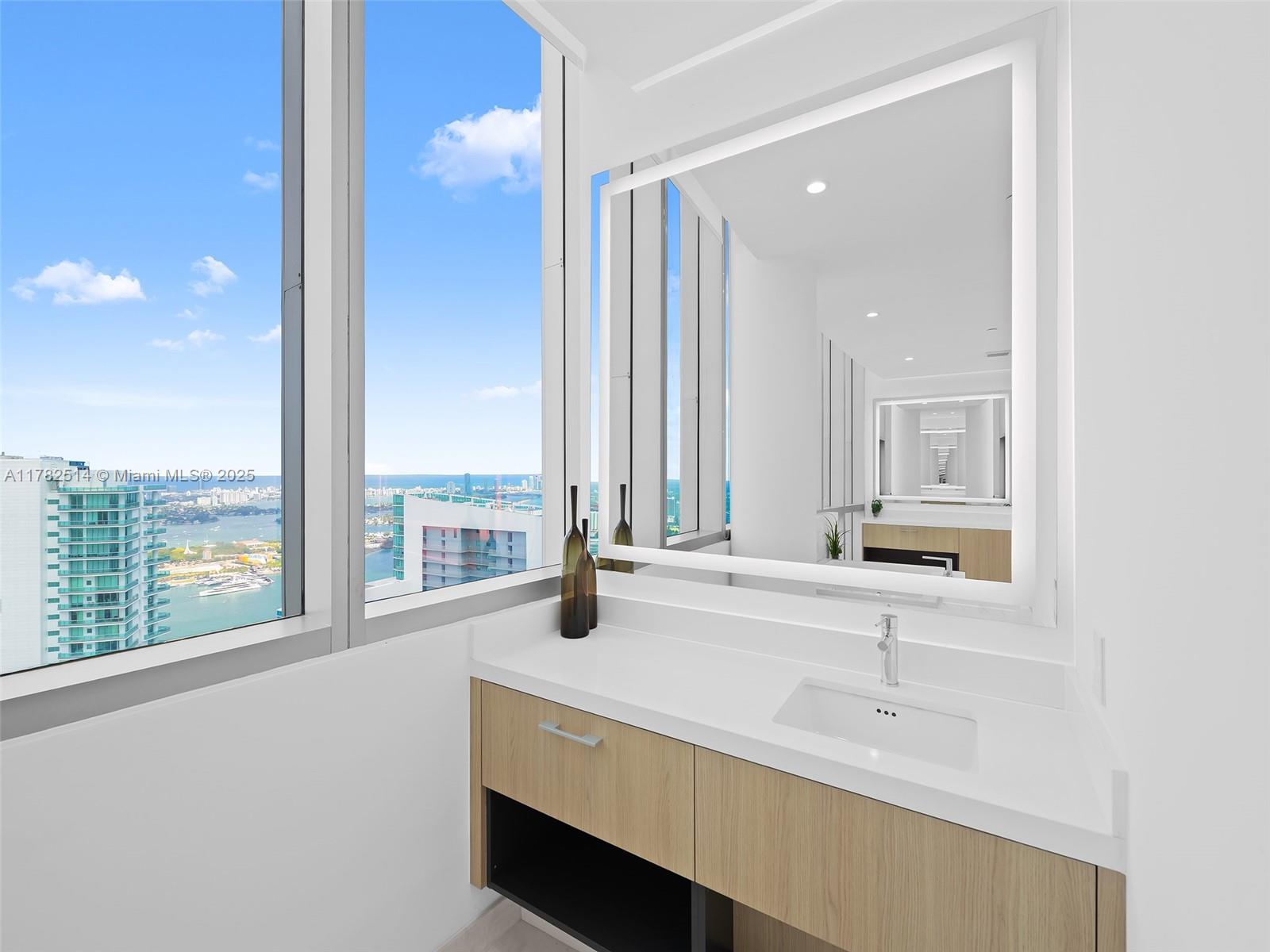 PARAMOUNT MIAMI WORLDCENT - Residential