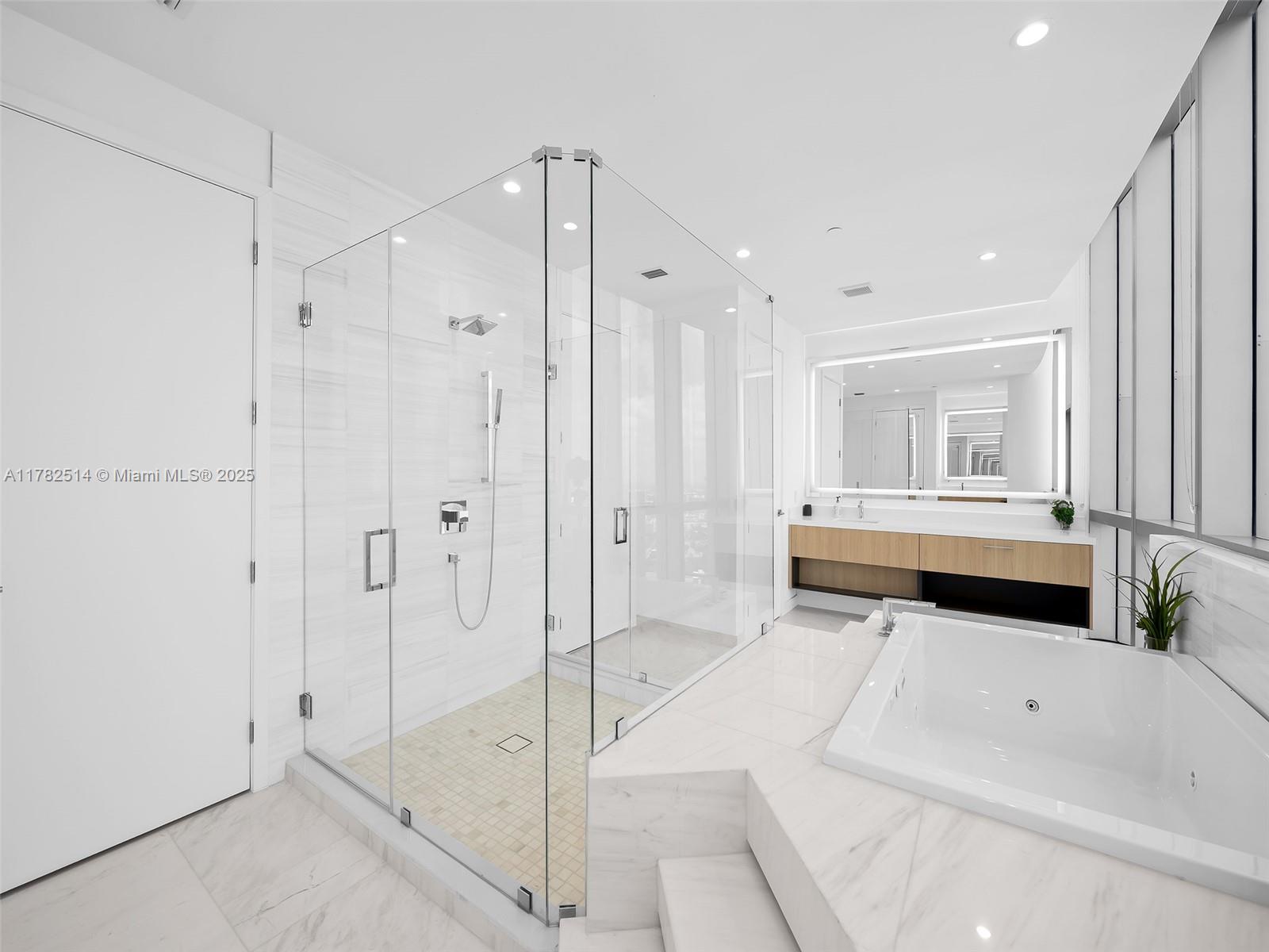 PARAMOUNT MIAMI WORLDCENT - Residential