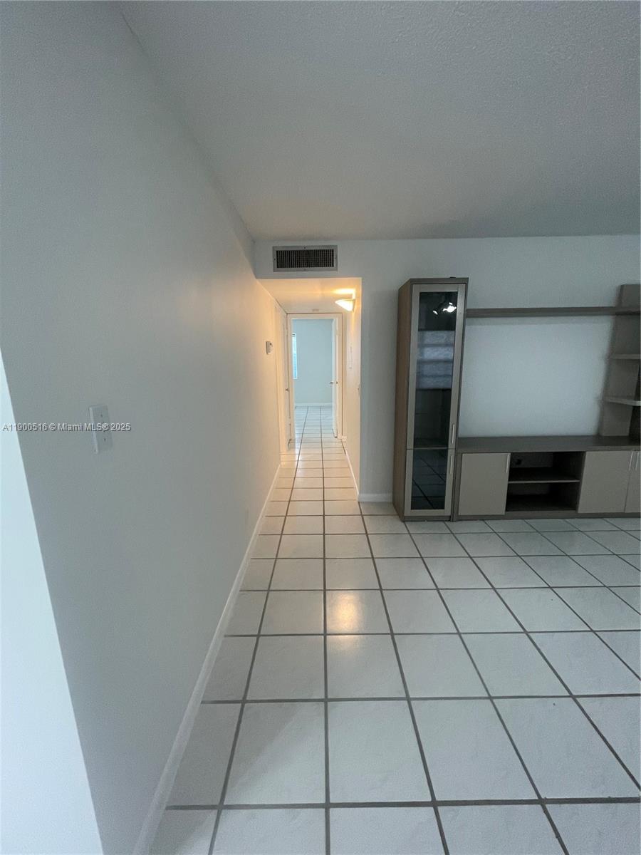 KINGS POINT FLANDERS COND - Residential Lease