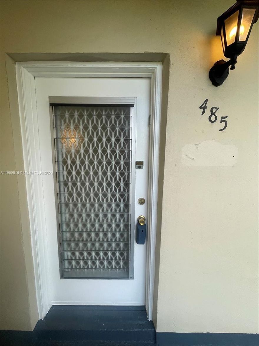 Desirable Kings Point Golf & Country Club, condo has like new appliances, and has been freshly painted. 1st floor unit. Tile floors. Both baths have been updated. One bathroom has a tub the othe one a shower. This unit has an enclosed patio and a full size washer & dryer.Community amenities include multimillion dollar clubhouses, indoor pool, golf, tennis, theatre, 2 restaurants, courtesy buses and much more.