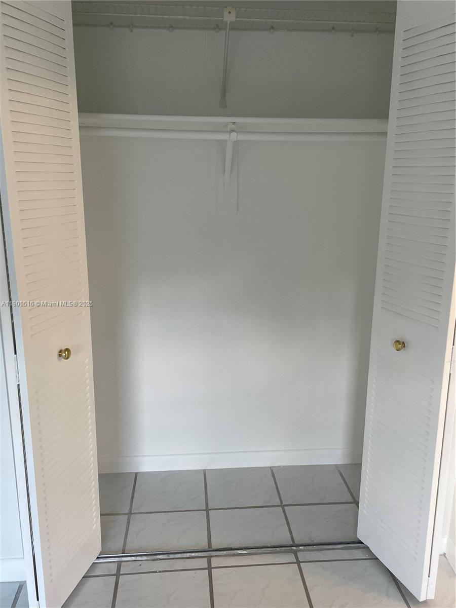 KINGS POINT FLANDERS COND - Residential Lease