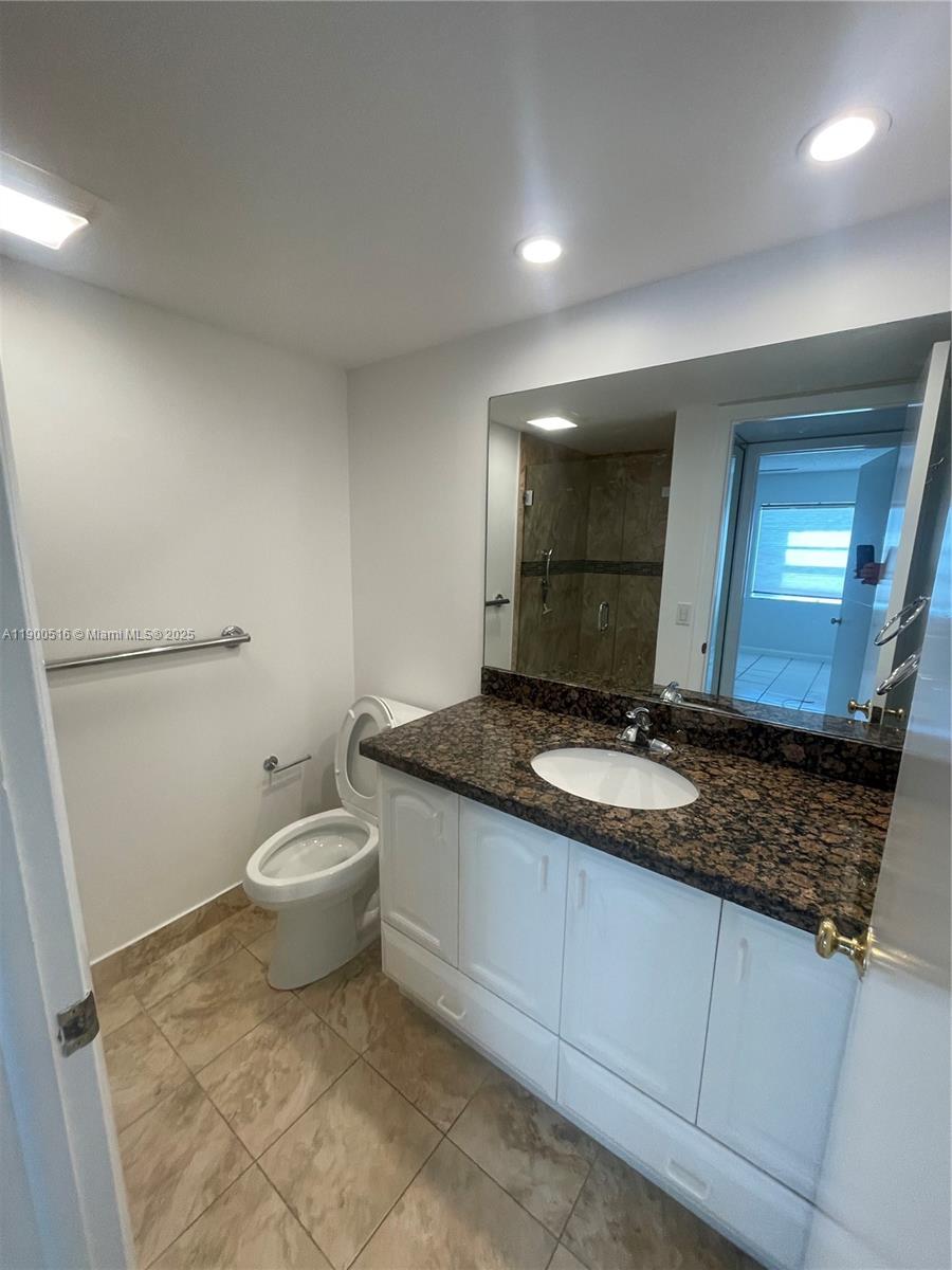 KINGS POINT FLANDERS COND - Residential Lease