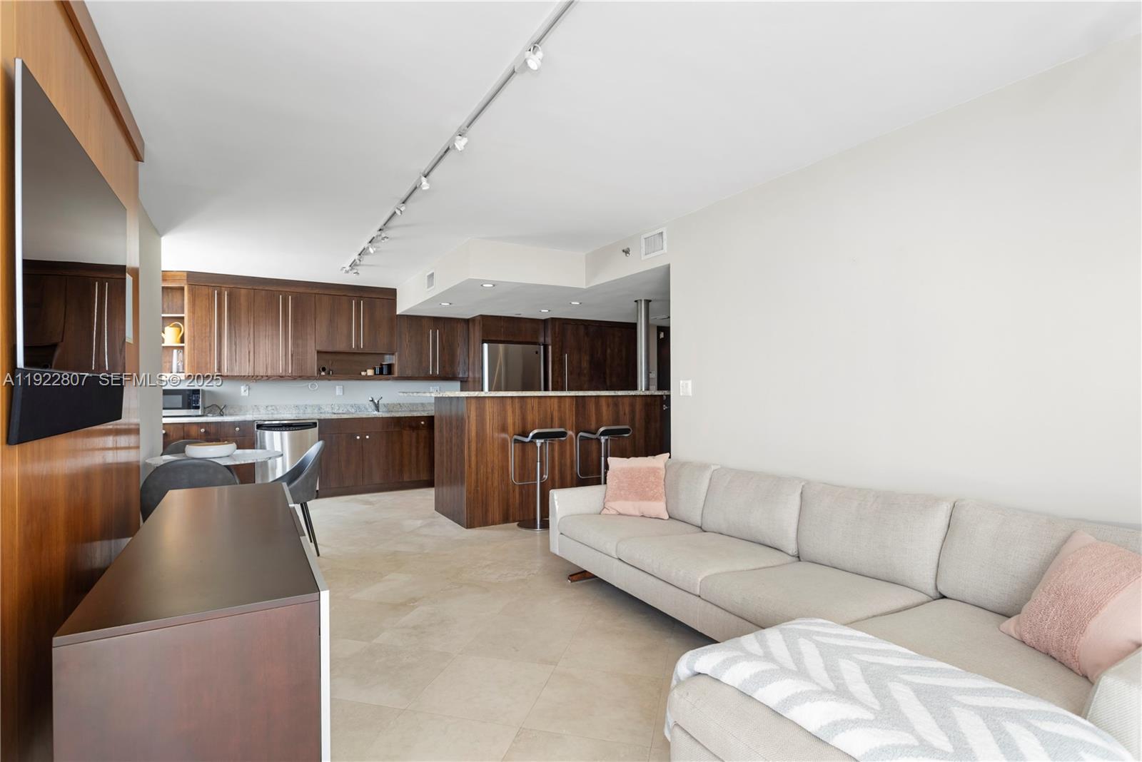 BAYVIEW PLAZA CONDO - Residential
