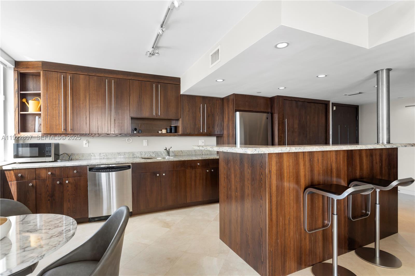 BAYVIEW PLAZA CONDO - Residential