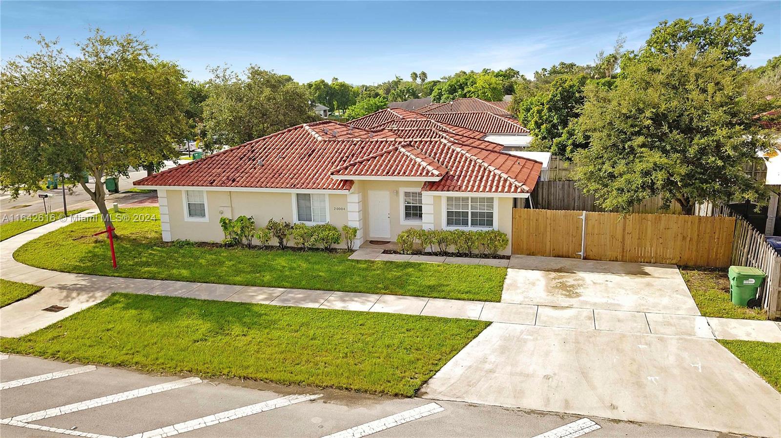 View Miami, FL 33177 house