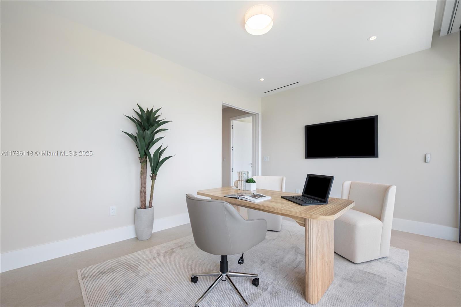 CORAL KEY VILLAS 1ST SEC - Residential