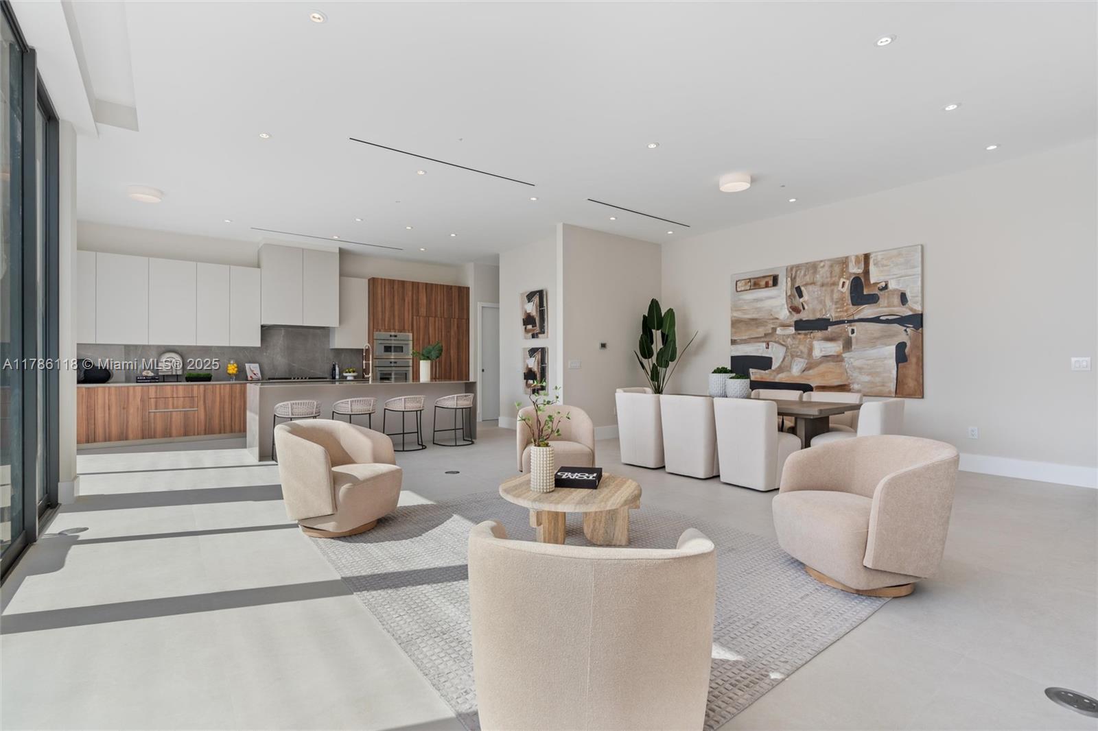 CORAL KEY VILLAS 1ST SEC - Residential