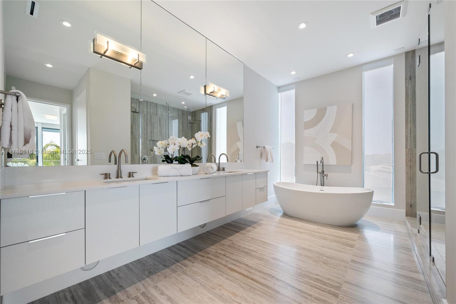 CORAL KEY VILLAS 1ST SEC - Residential