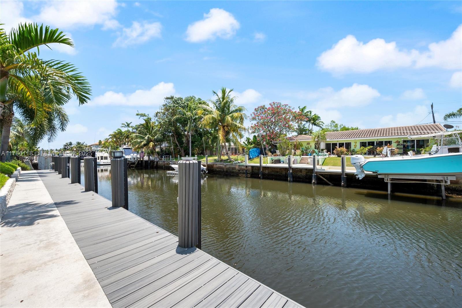 CORAL KEY VILLAS 1ST SEC - Residential