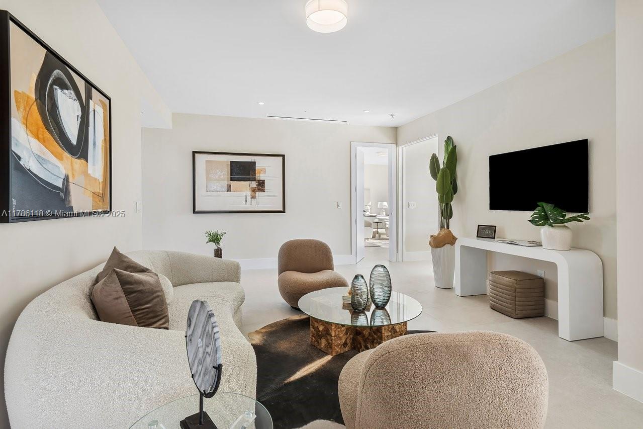 CORAL KEY VILLAS 1ST SEC - Residential