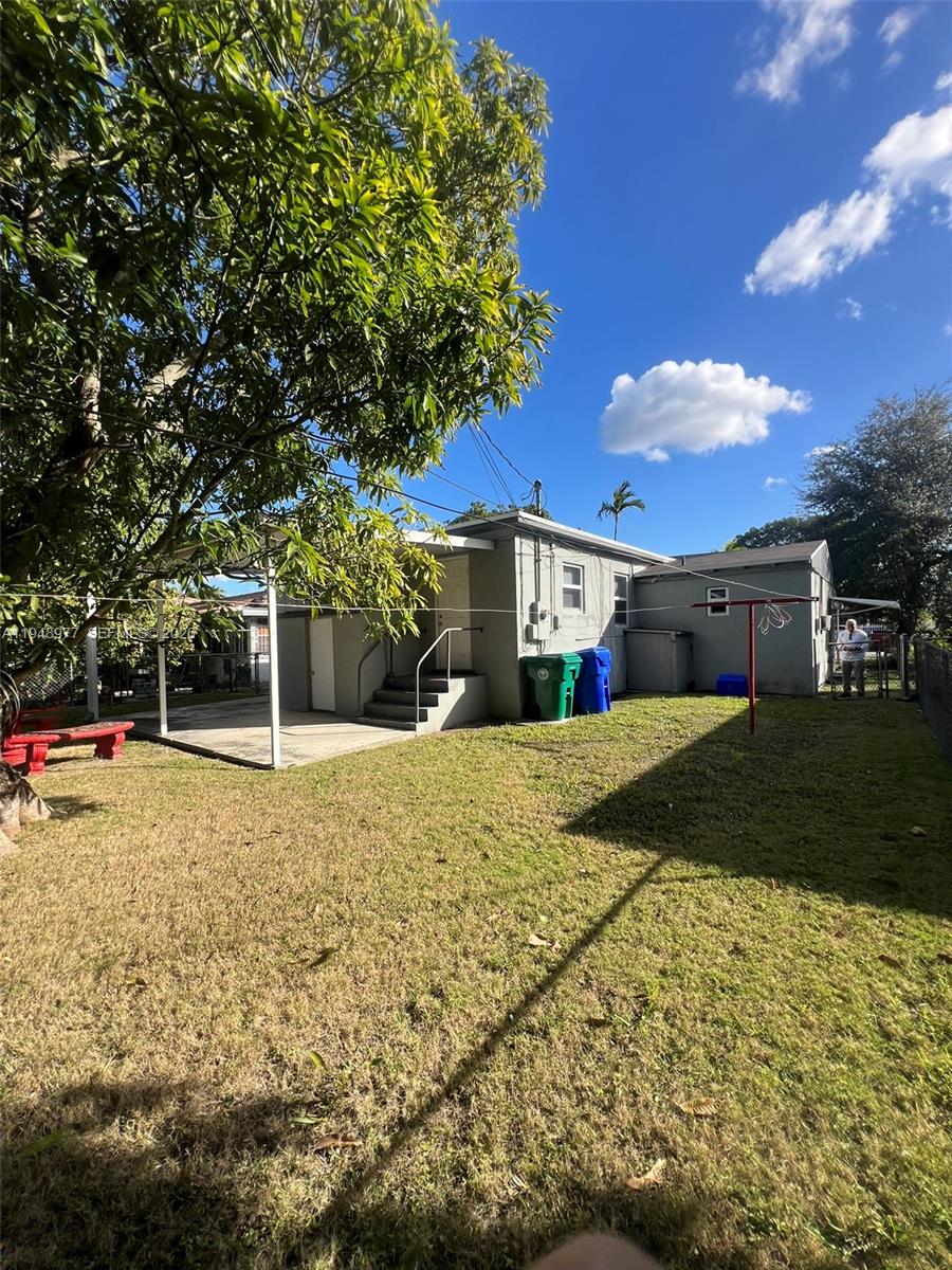 TAMIAMI HIGHLANDS - Residential