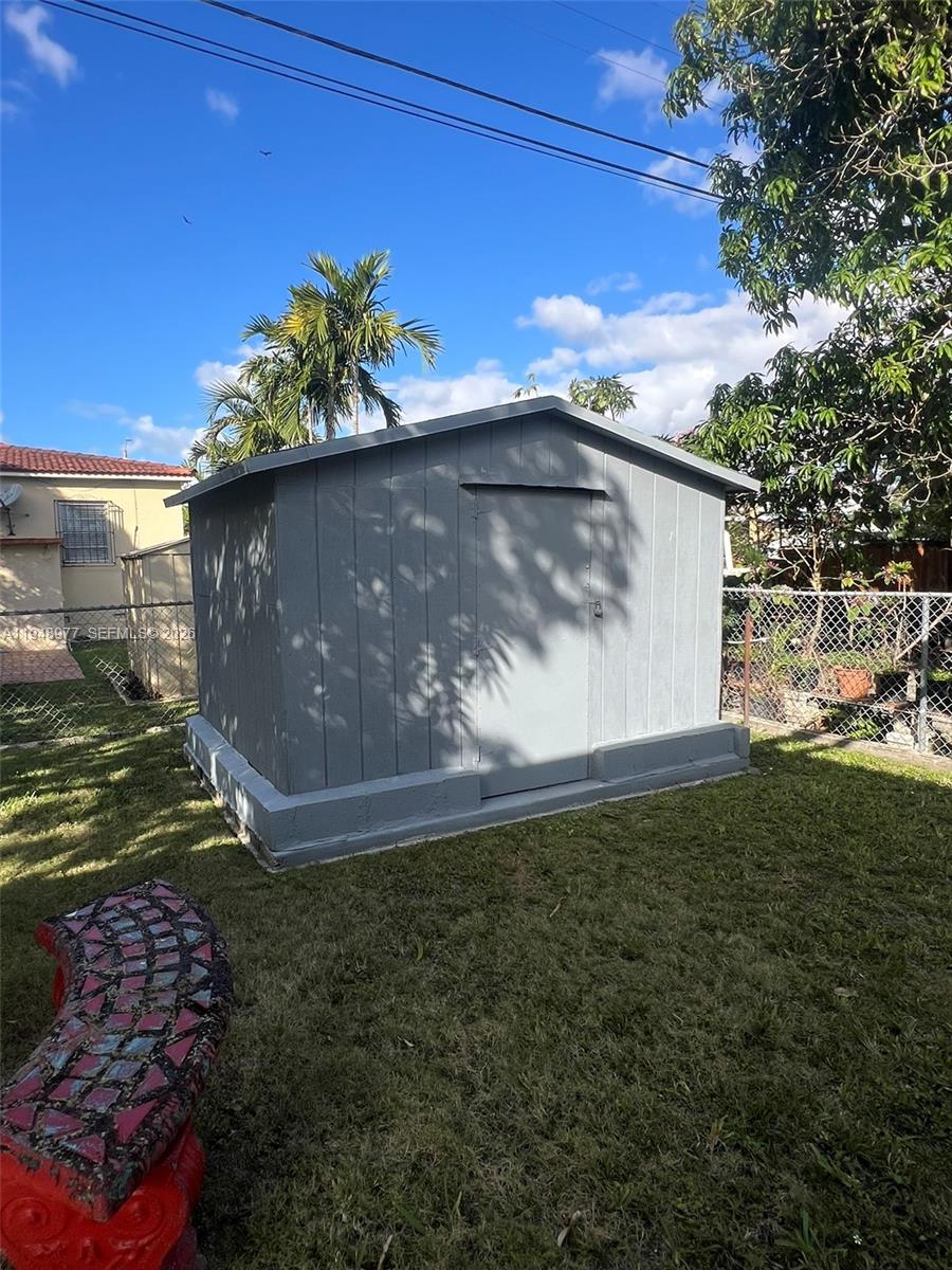 TAMIAMI HIGHLANDS - Residential