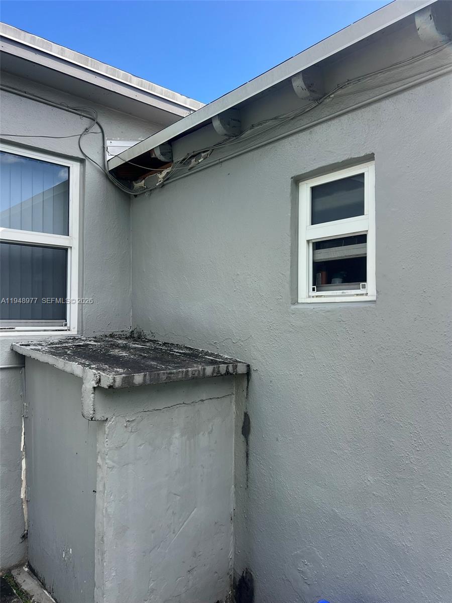 TAMIAMI HIGHLANDS - Residential