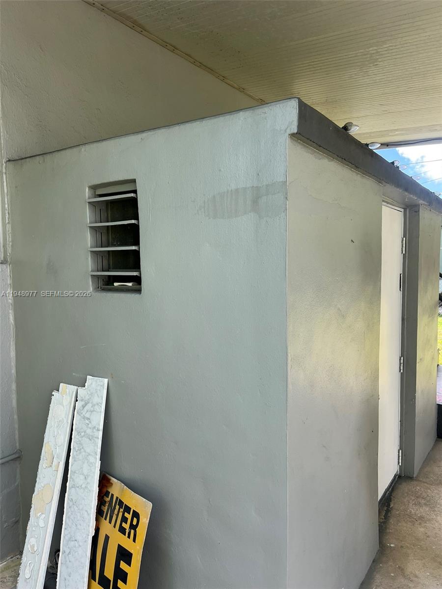 TAMIAMI HIGHLANDS - Residential