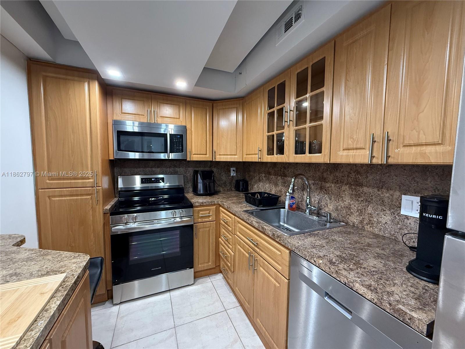 HEMISPHERES CONDO - Residential Lease