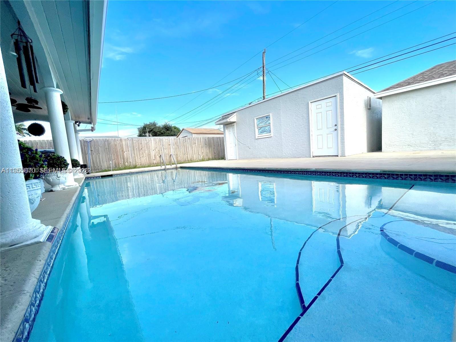 HERITAGE HOMES - Residential Lease