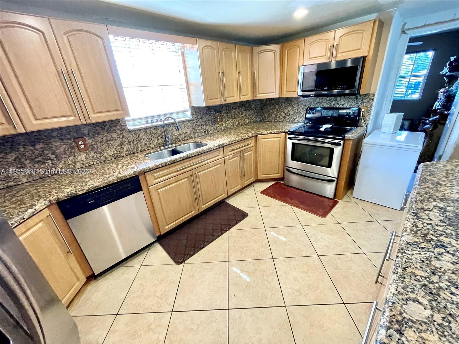 HERITAGE HOMES - Residential Lease